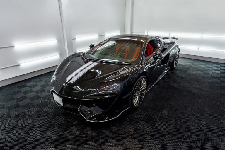 【マクラーレン570S】カッコ良さ倍増のカーラッピングテクとは!?
