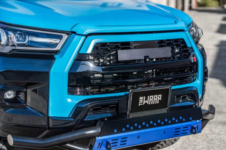 【HILUX GR SPORT】車を部分的にラッピング！？