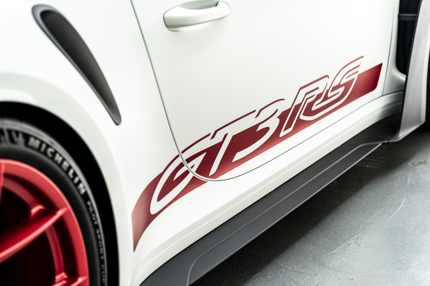 ポルシェ911(992.1)GT3RS　マットホワイト