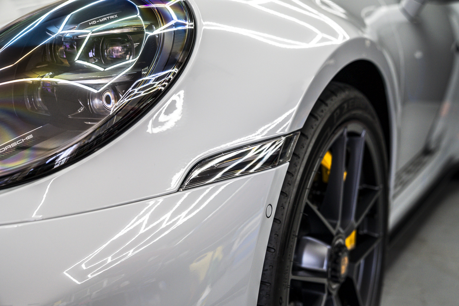ポルシェ911 Targa 4 GTS ヘッドライト PPF 職人施工