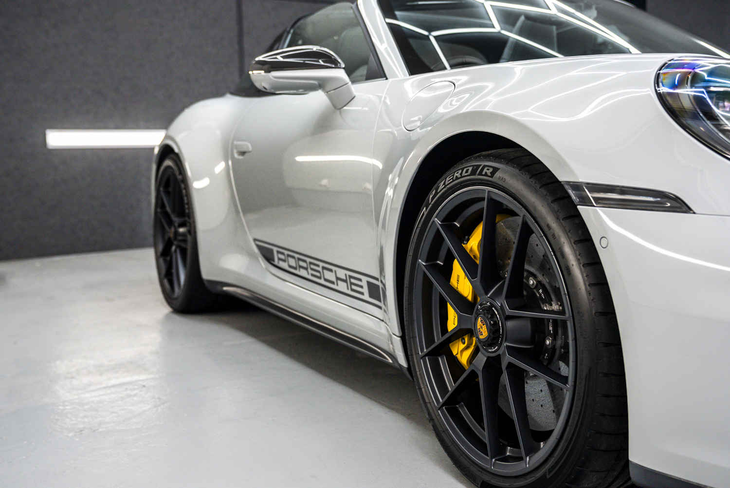 ポルシェ911 Targa 4 GTS リアフェンダー 側面