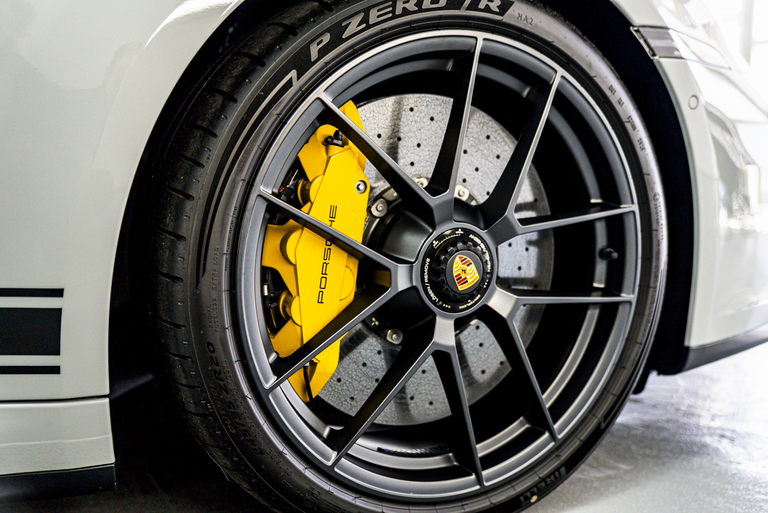 ポルシェ911 Targa 4 GTS 黄色PCCBブレーキキャリパー