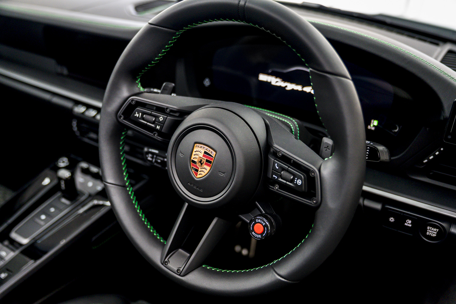 ポルシェ911 Targa 4 GTS 内装 パイソングリーンステッチ